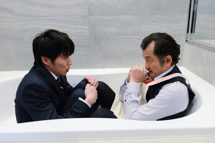 田中圭、吉田鋼太郎/「おっさんずラブ」第6話より(C)テレビ朝日