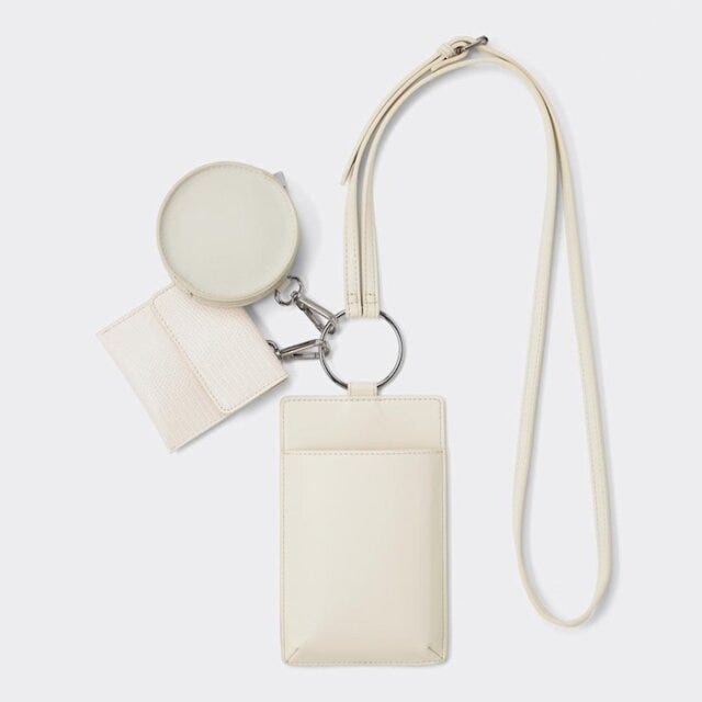 GU　アシンメトリーネック　色っぽカジュアルコーデ　asuka　イラスト　マルチウェイショルダーポーチ