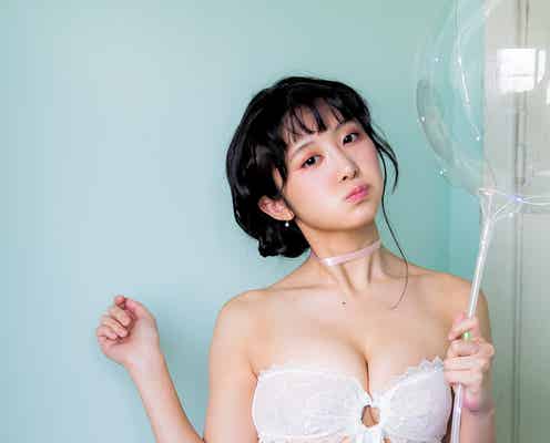 “ドール系美少女”真島なおみ、たわわなバスト大胆露出