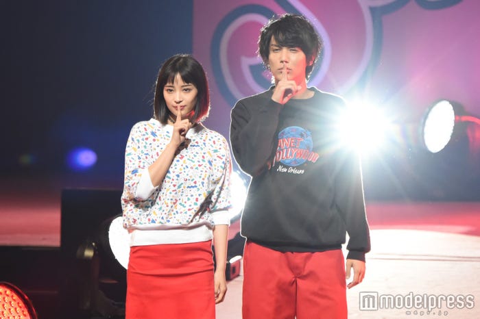 「Seventeen 夏の学園祭2016」に出演した広瀬すず&中川大志(C)モデルプレス