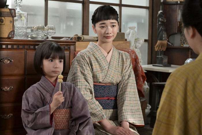 英茉、見上愛「風、薫る」第48話(C)NHK
