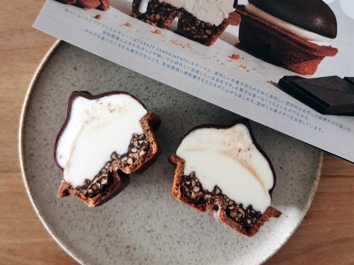 ソフトクリームとザクザクのクッキーを味わう新感覚スイーツ！