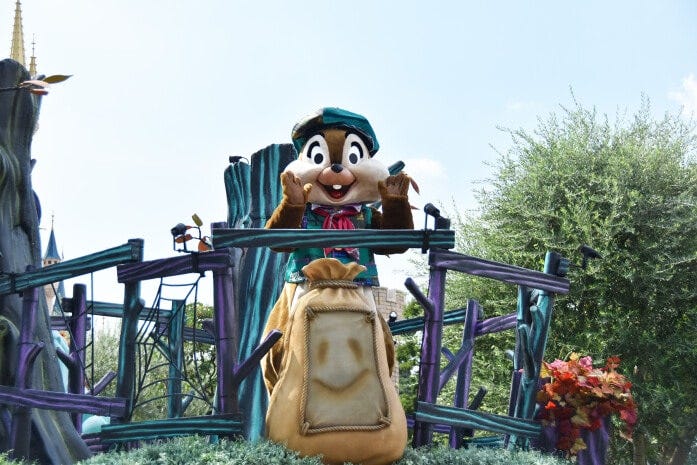 最後はチップ＆デールです。前で挨拶してくれたのが黒い鼻のチップ