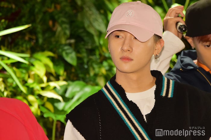 ピンクのキャップが似合うI.M (C)モデルプレス