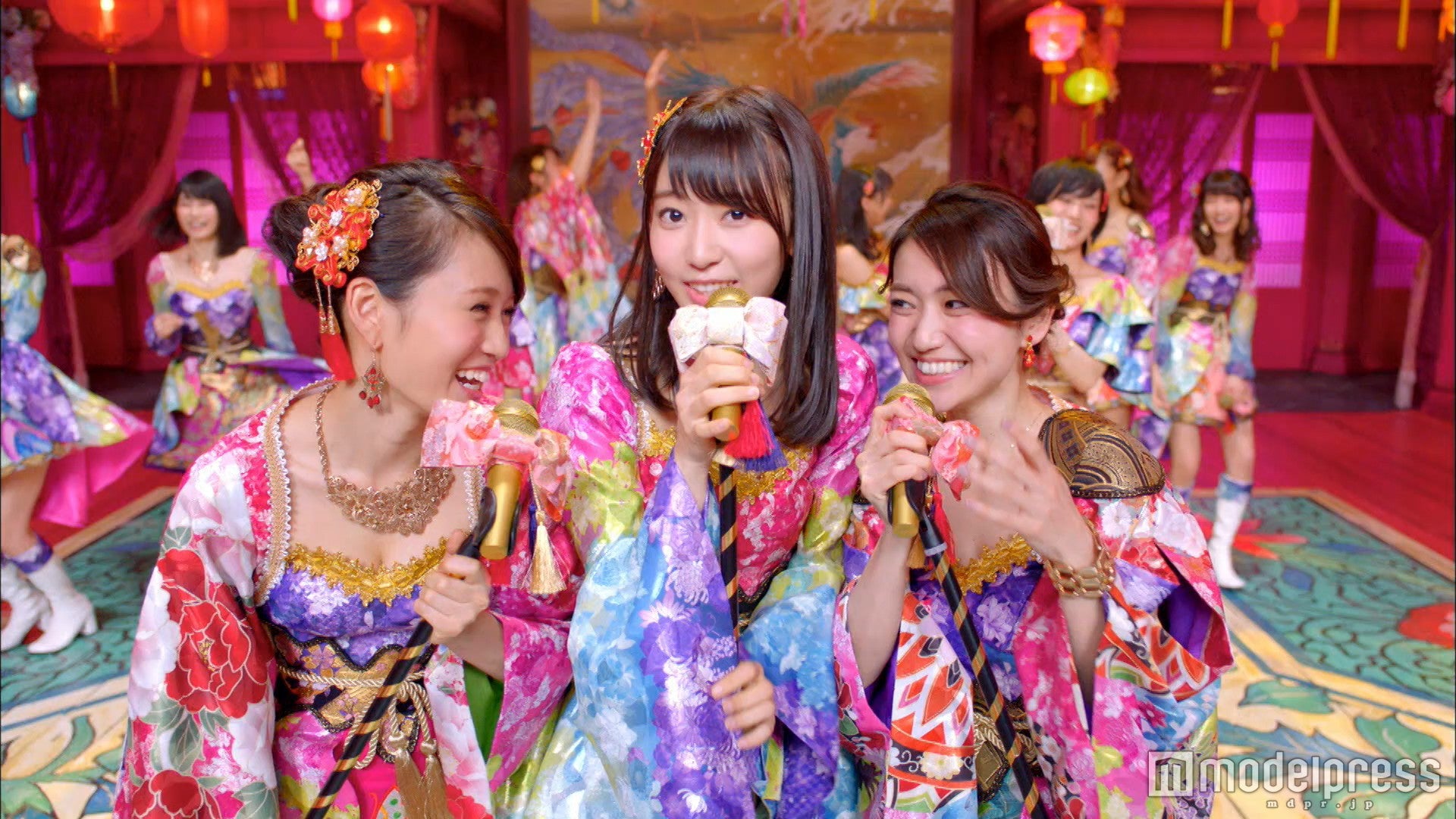 AKB48「君はメロディー」MVより（C）AKS／キングレコード