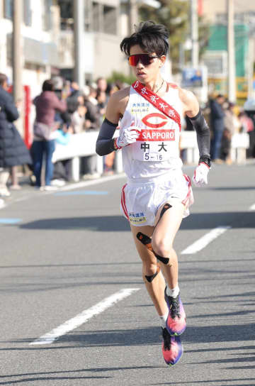 中大は25年ぶり往路Vスルリ3位 トップ青学と1分36秒差 4区まで首位も5区で暗転 復路エース吉居駿恭らで逆転総合Vなるか