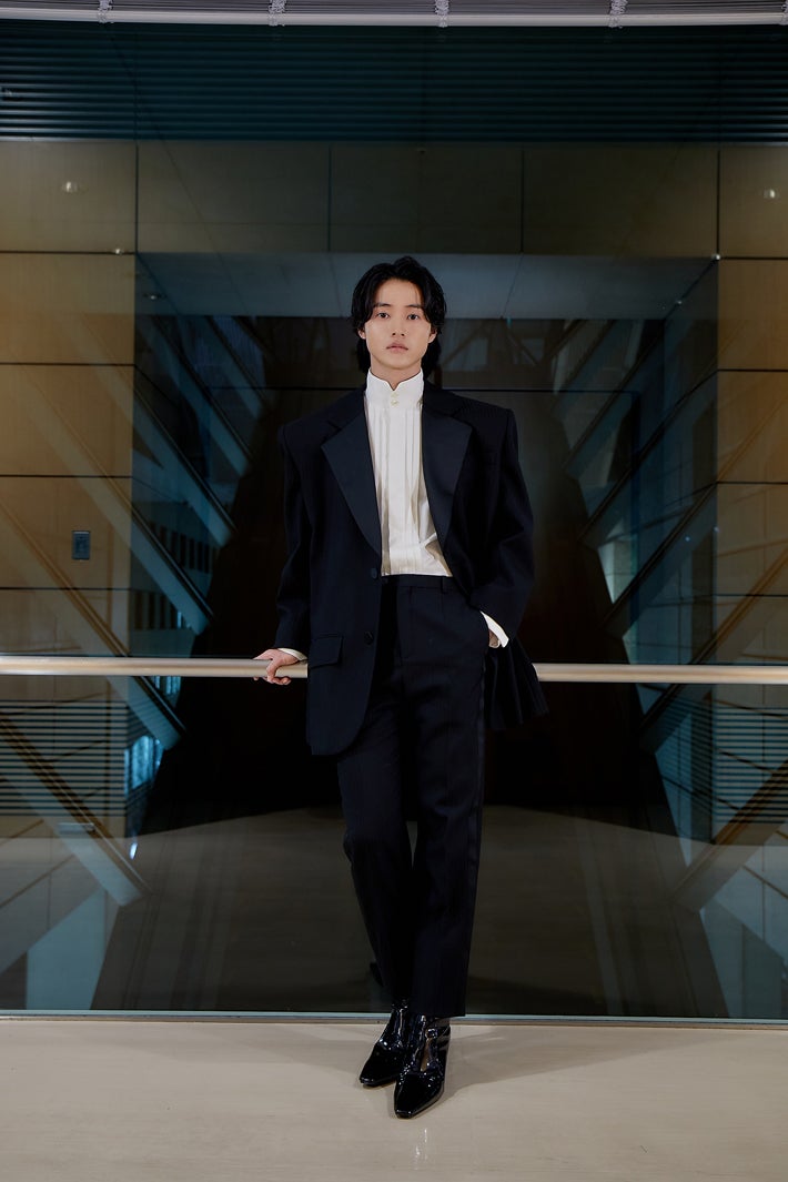 「サンローラン」衣装姿の山崎賢人（提供写真）