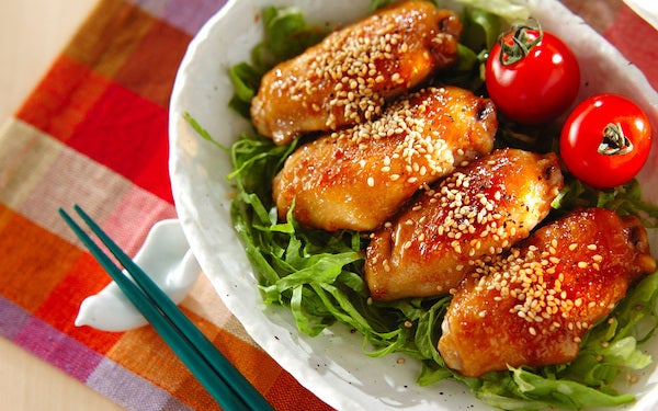 甘辛いタレがやみつきに! おつまみにも最適な名古屋風「揚げ手羽先」