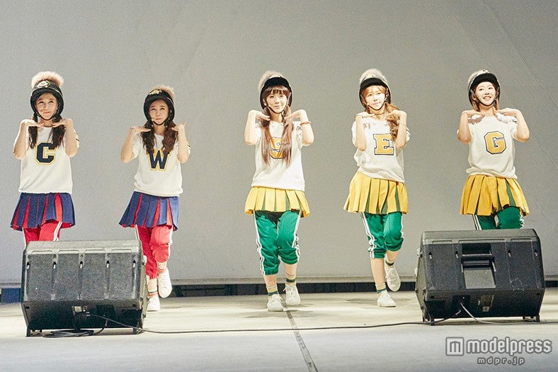 CRAYON POP（左から）チョア、ウェイ、ソユル、エリン、グンミ