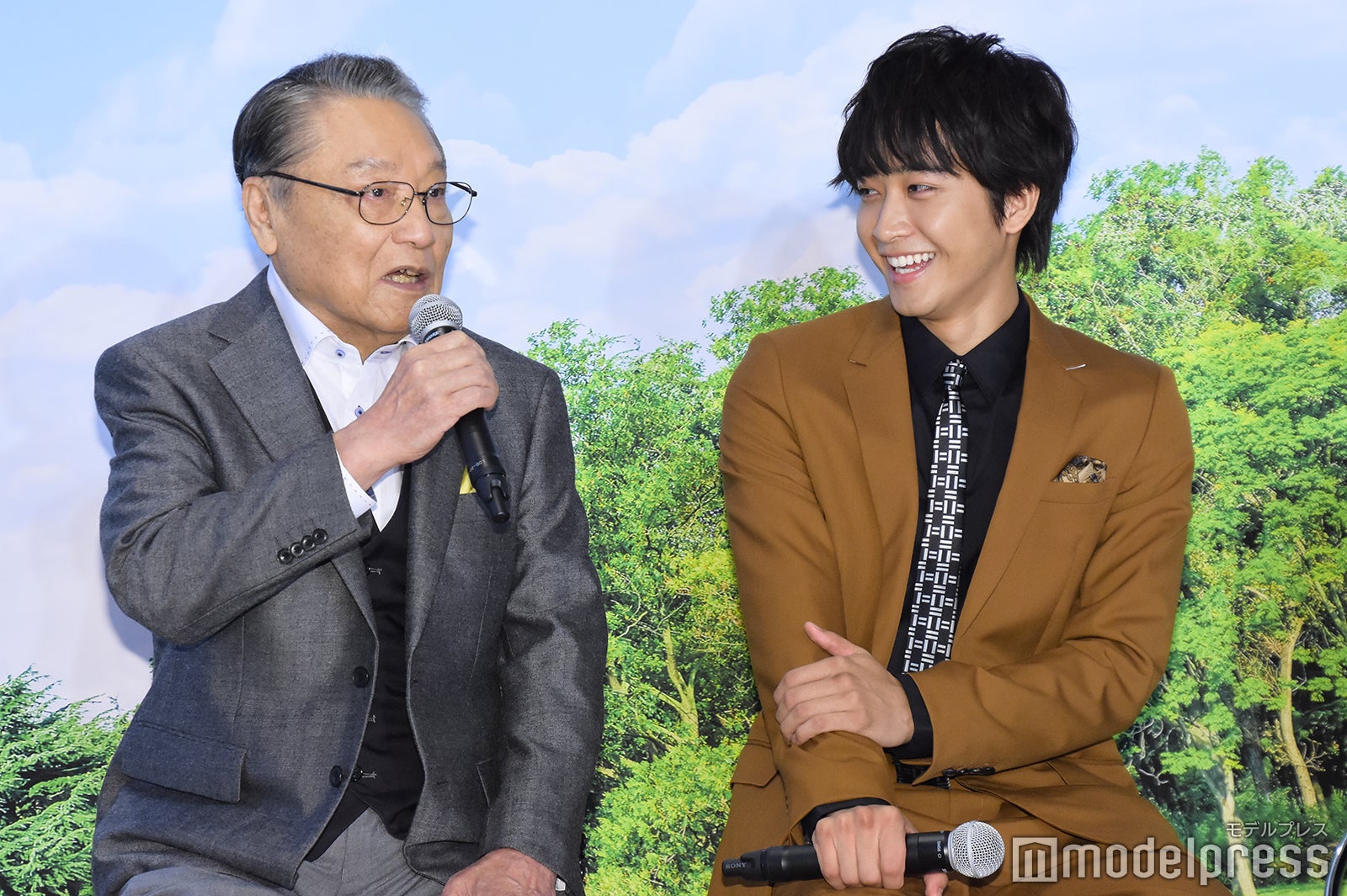 伊東四朗、佐藤寛太（C）モデルプレス