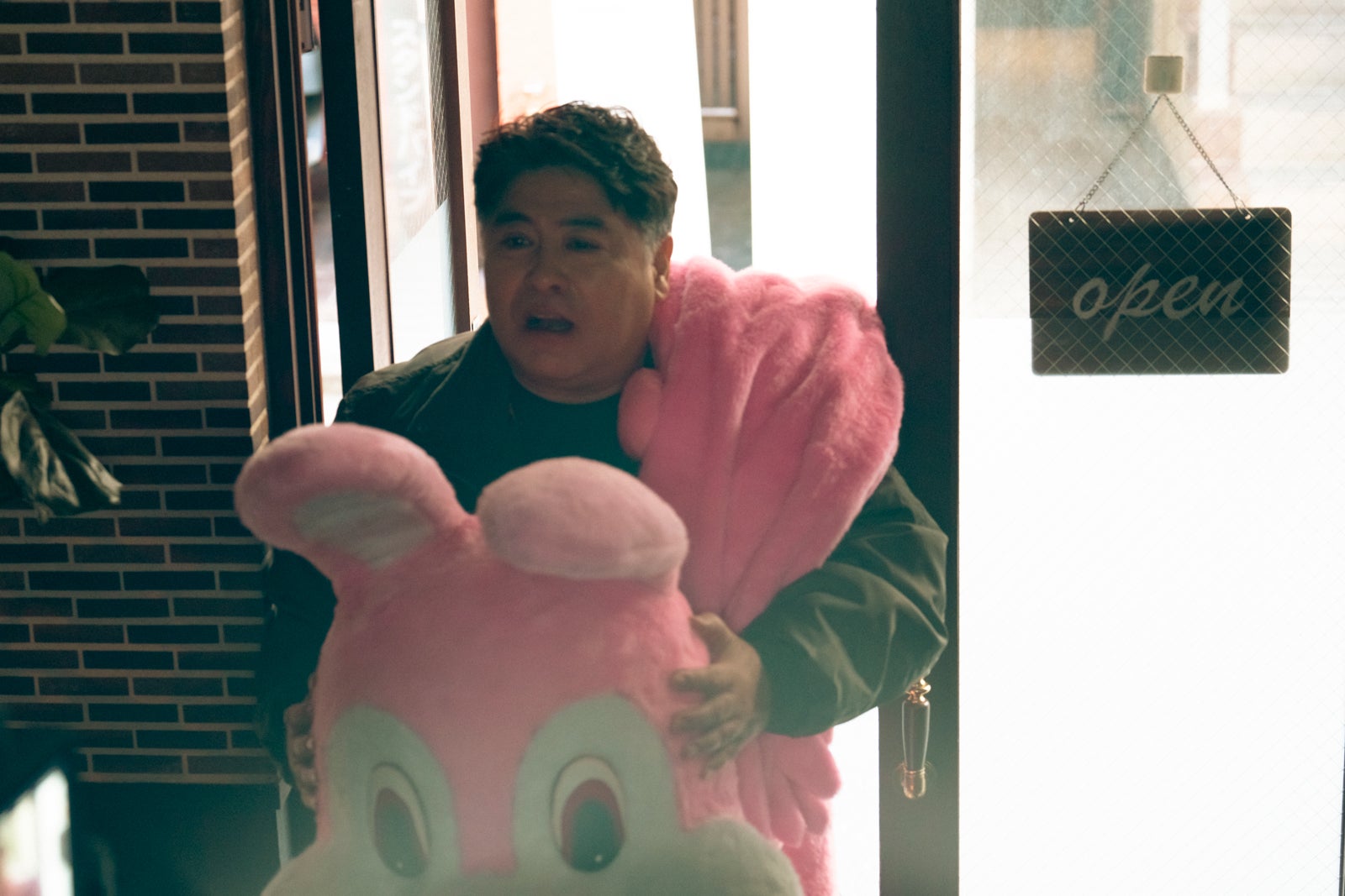 皆川猿時「ハコビヤ」第5話より（C）「ハコビヤ」製作委員会