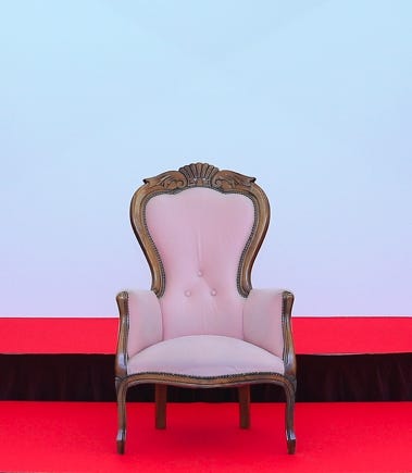 1位の椅子をリニューアル(C)AKS