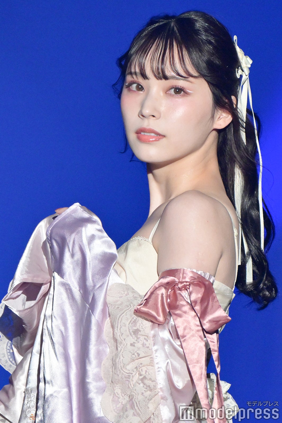 那須ほほみ、キャミソールから艶めく肩大胆披露 ホワイトアイ