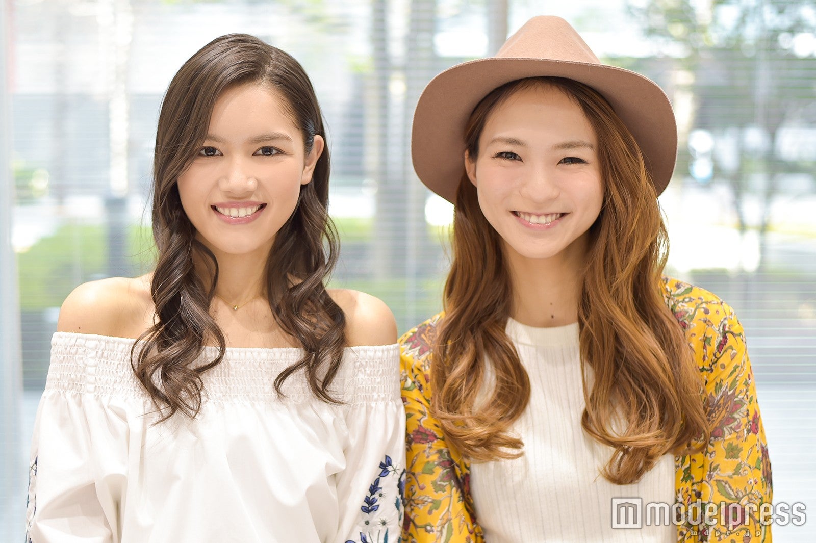 （左から）Anly、Leola （C）モデルプレス