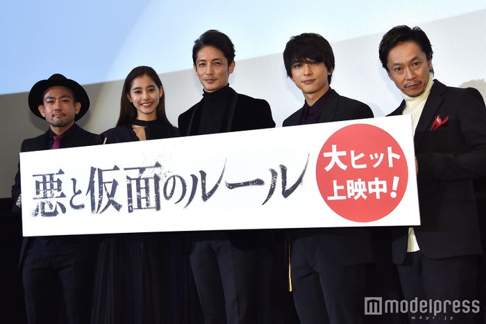 (左から)中村哲平監督、新木優子、玉木宏、吉沢亮、中村達也 (C)モデルプレス