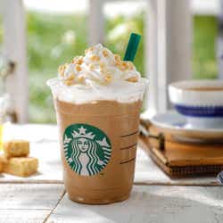 モデルプレス - スタバ「ロイヤル ミルクティー フラペチーノ」数種のブレンド紅茶&ミルクの濃厚仕立て