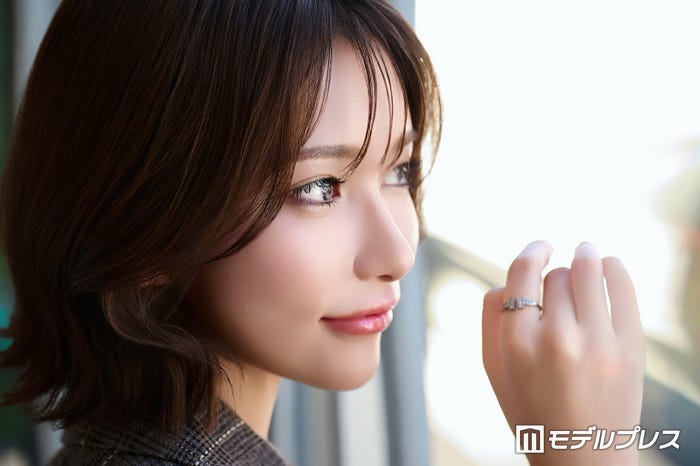 「グラマラスオーバー」愛咲えま(C)モデルプレス