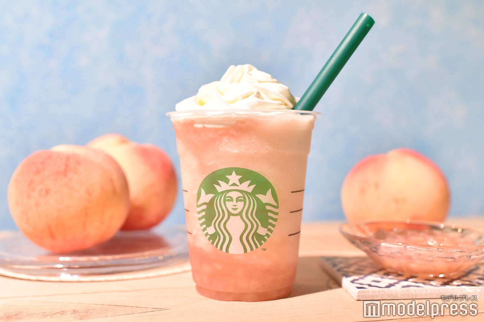 スタバ「ピーチ オン ザ ビーチ フラペチーノ」まるで桃丸ごと！果肉ゴロゴロで夏にぴったり＜試飲レポ＞