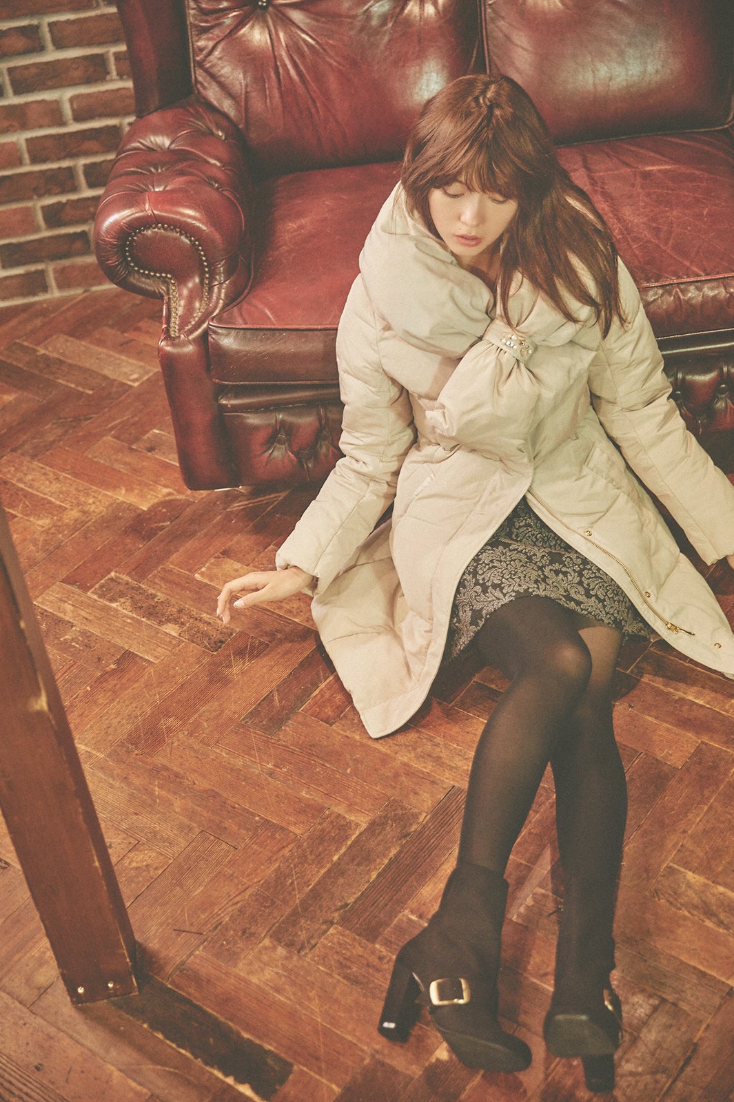 COAT￥26,000、SKIRT￥12,000、BOOTS￥13,800／すべてJILLbyJILLSTUART（C）TOPLOG
