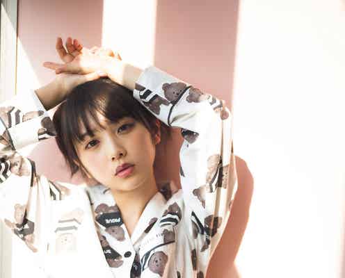 乃木坂46与田祐希、太ももチラリ 新たな世界観で魅せる