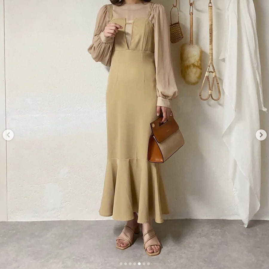シアー素材のアイテムを使った今っぽい淡色コーデ
