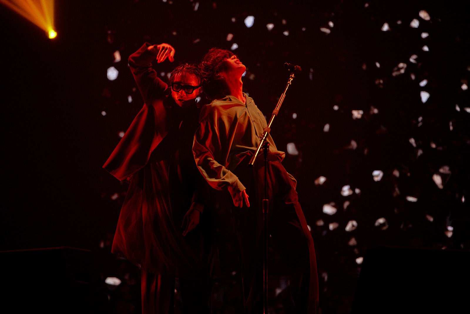 米津玄師／「米津玄師 2022 TOUR／変身」の様子（C）太田好治／立脇卓／横山マサト／八尾武志