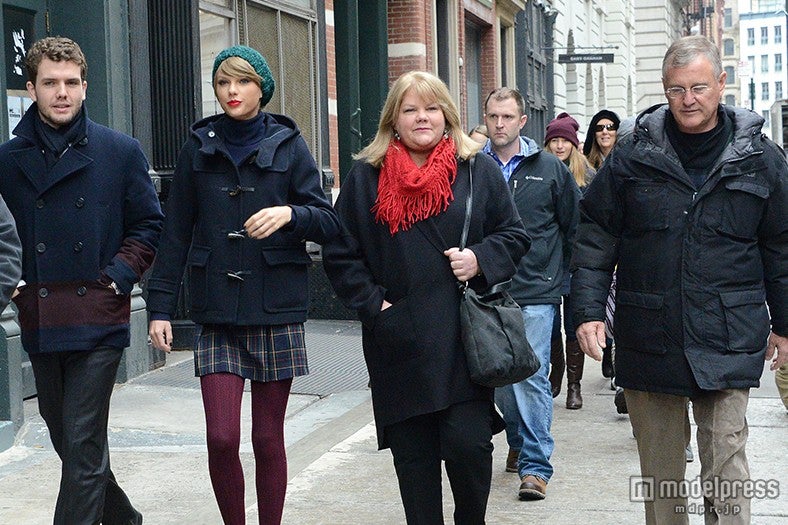 スウィフト一家（左から）オースティン・スウィフト、テイラー・スウィフト、アンドリア・フィンレイ、スコット・スウィフト／photo：Getty Images