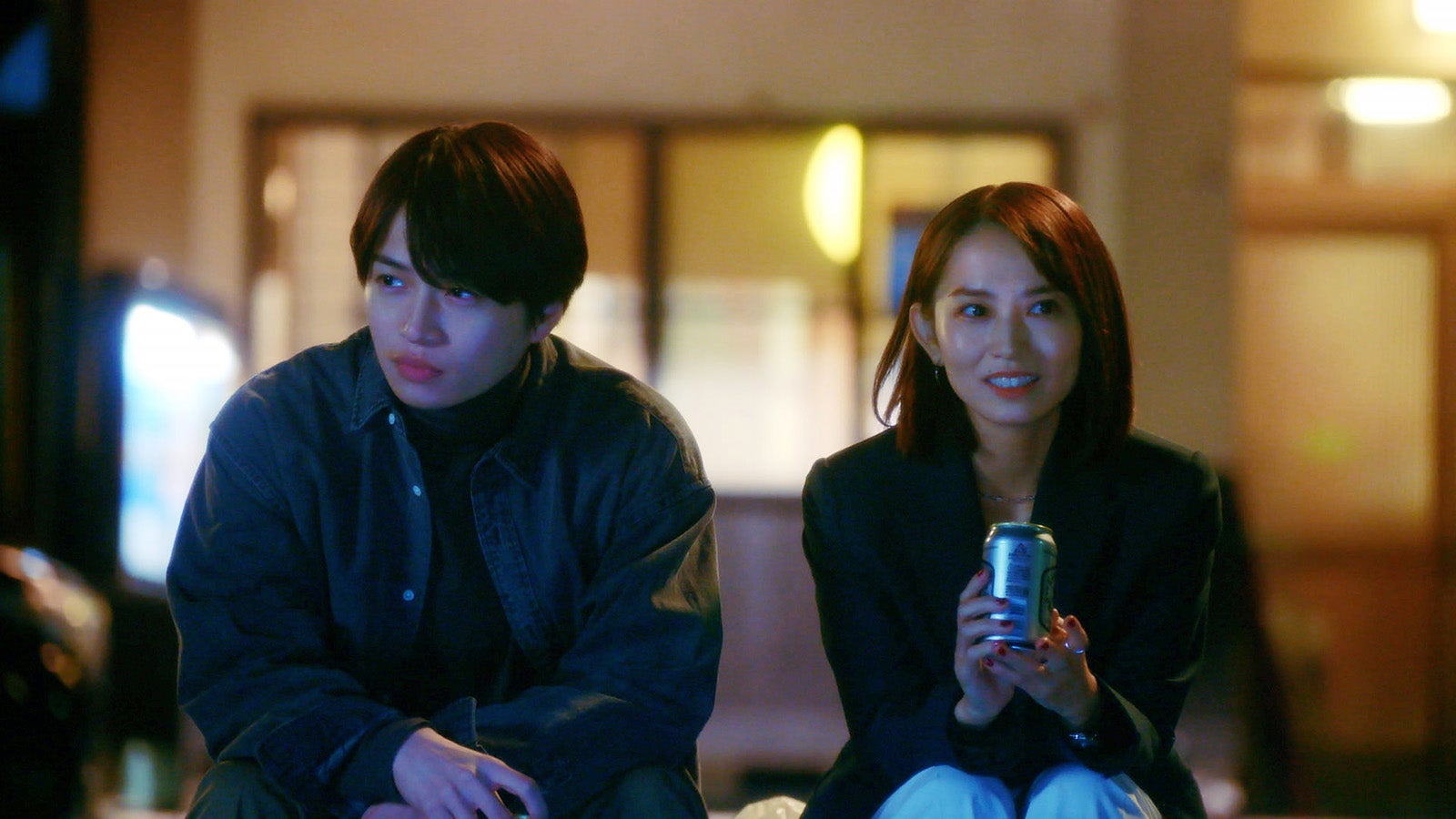 菊池風磨、市川由衣（C）「隣の男はよく食べる」製作委員会