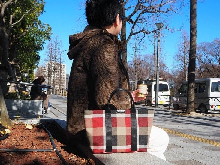 《売れてます》「ブラックレーベル・クレストブリッジ」「三陽山長」のミニバッグ メンズ市場にも広がり