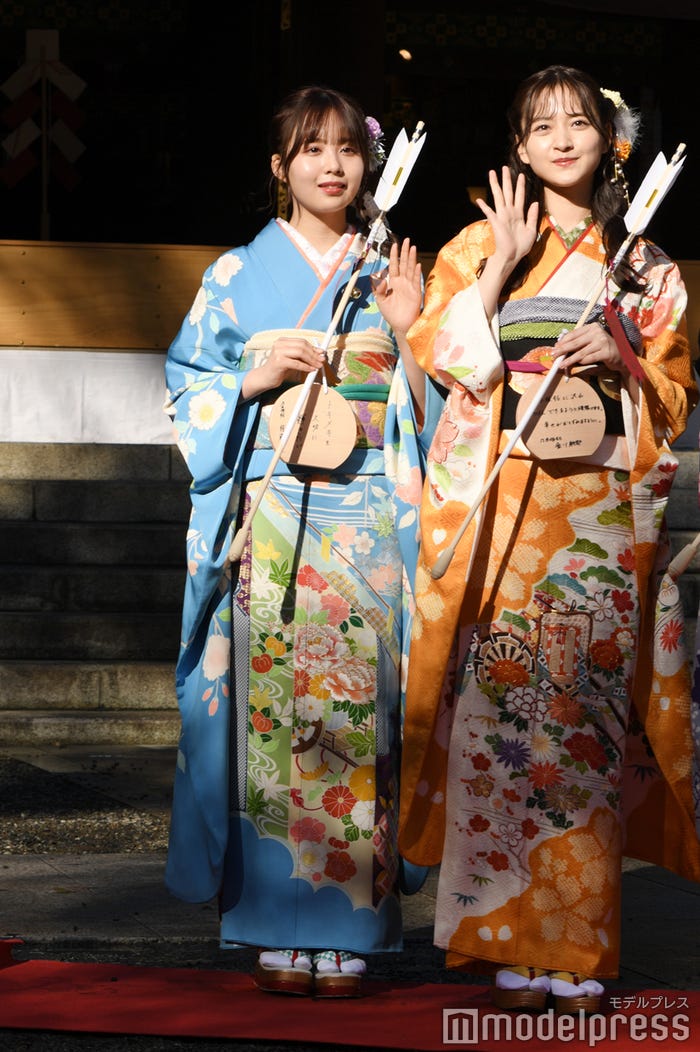 佐藤璃果、金川紗耶 (C)モデルプレス