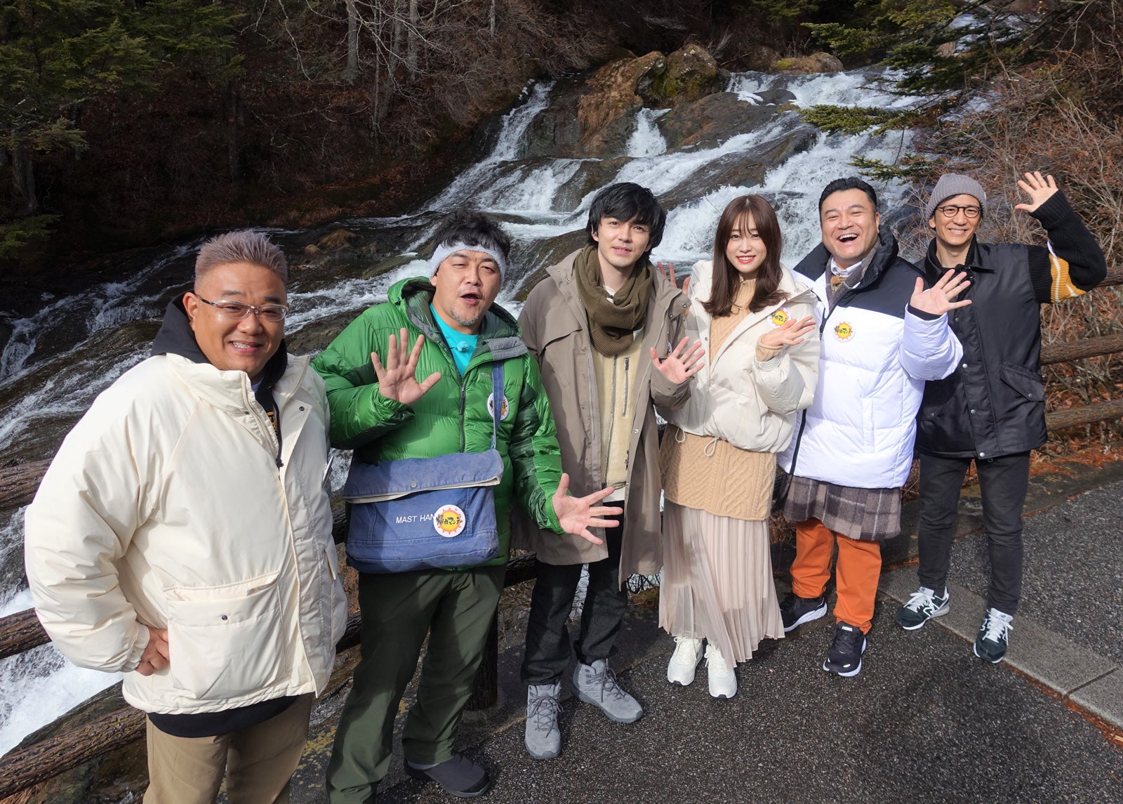 （左から）伊達みきお、富澤たけし、林遣都、高橋ひかる、山崎弘也、柴田英嗣（C）テレビ朝日