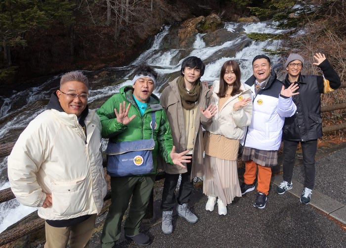 (左から)伊達みきお、富澤たけし、林遣都、高橋ひかる、山崎弘也、柴田英嗣(C)テレビ朝日