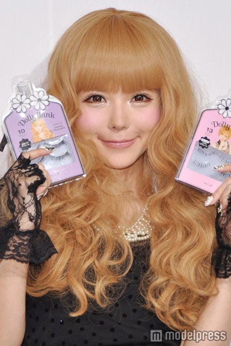 新商品発表会に登場した益若つばさ