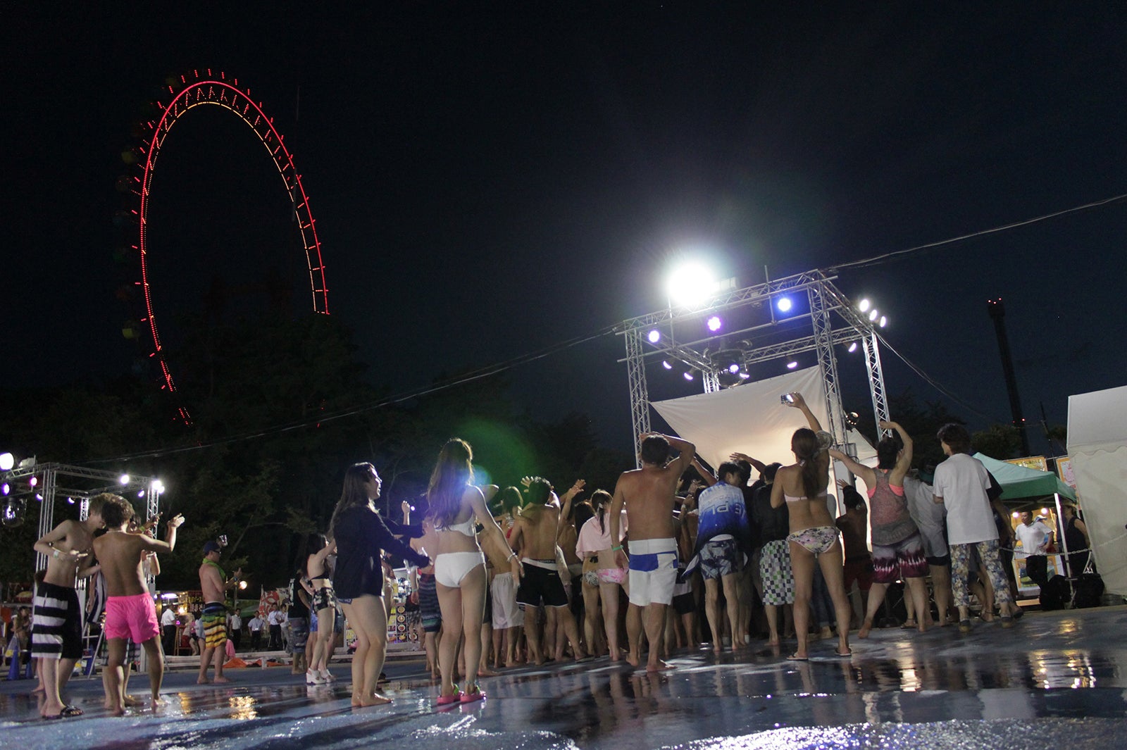 西武園ゆうえんちナイトプール／画像提供：西武レクリエーション