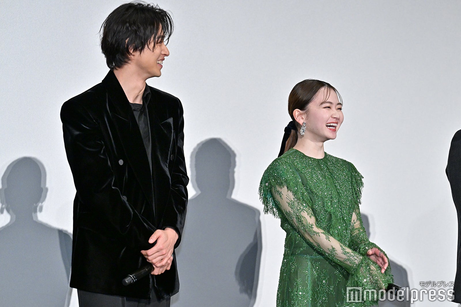 山崎賢人、山田杏奈（C）モデルプレス