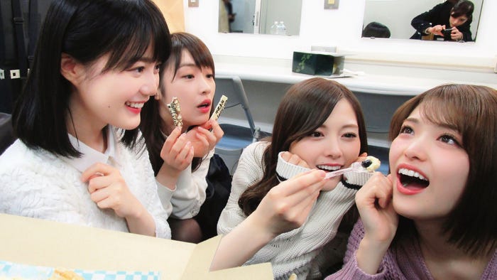 (左から)生田絵梨花、高山一実、白石麻衣、松村沙友理(撮影:若月佑美/提供写真)