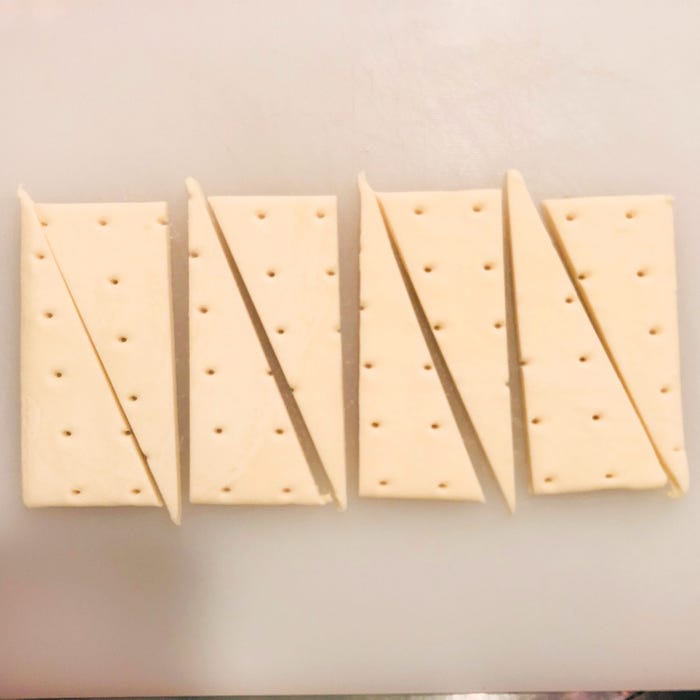 手順1:パイシートは8等分に切る/画像提供:柏原歩