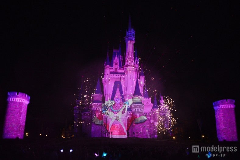 TDL初のプロジェクションマッピング「ワンス・アポン・ア・タイム」／シンデレラ