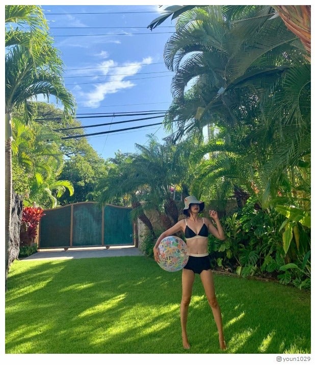 ヨンア、ビキニで大胆露出 圧倒的美脚に絶賛の声