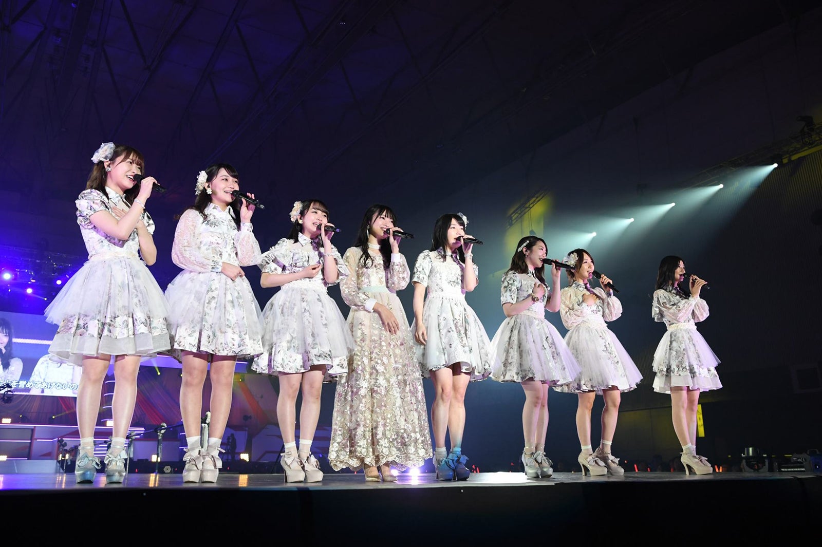 姉妹グループメンバーも駆けつける （C）AKS