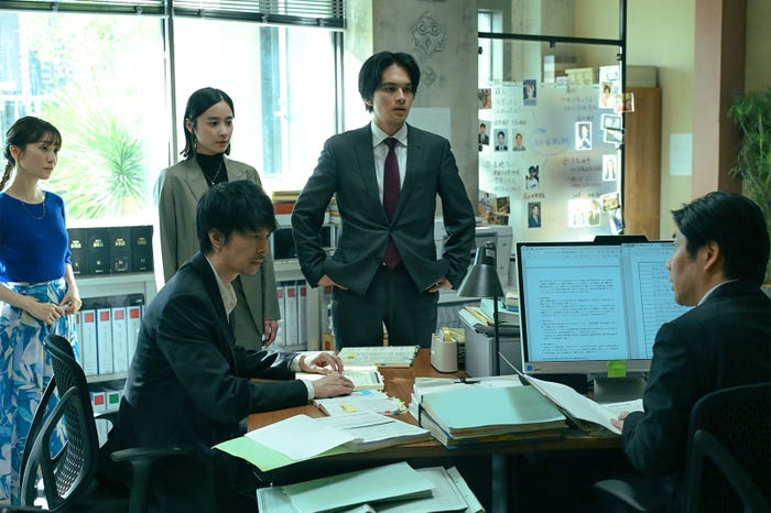大島優子、長谷川博己、堀田真由、北村匠海「アンチヒーロー」第9話より(C)TBS