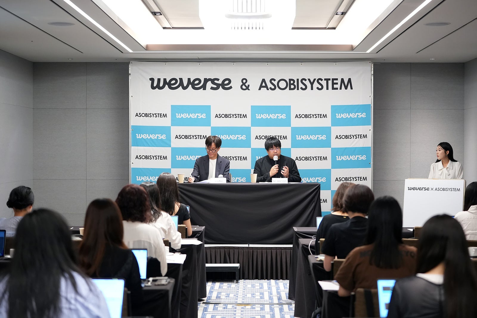 ムン・ジス氏、中川悠介氏（C）2026 Weverse Con Festival