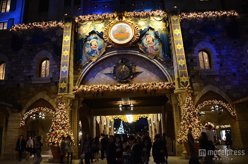 エントランス（夜）