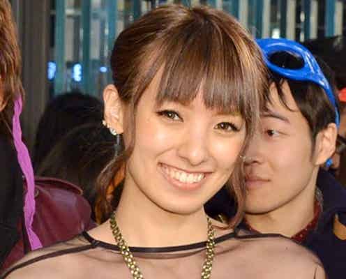 南明奈、SEXY肌見せスタイルで魅了