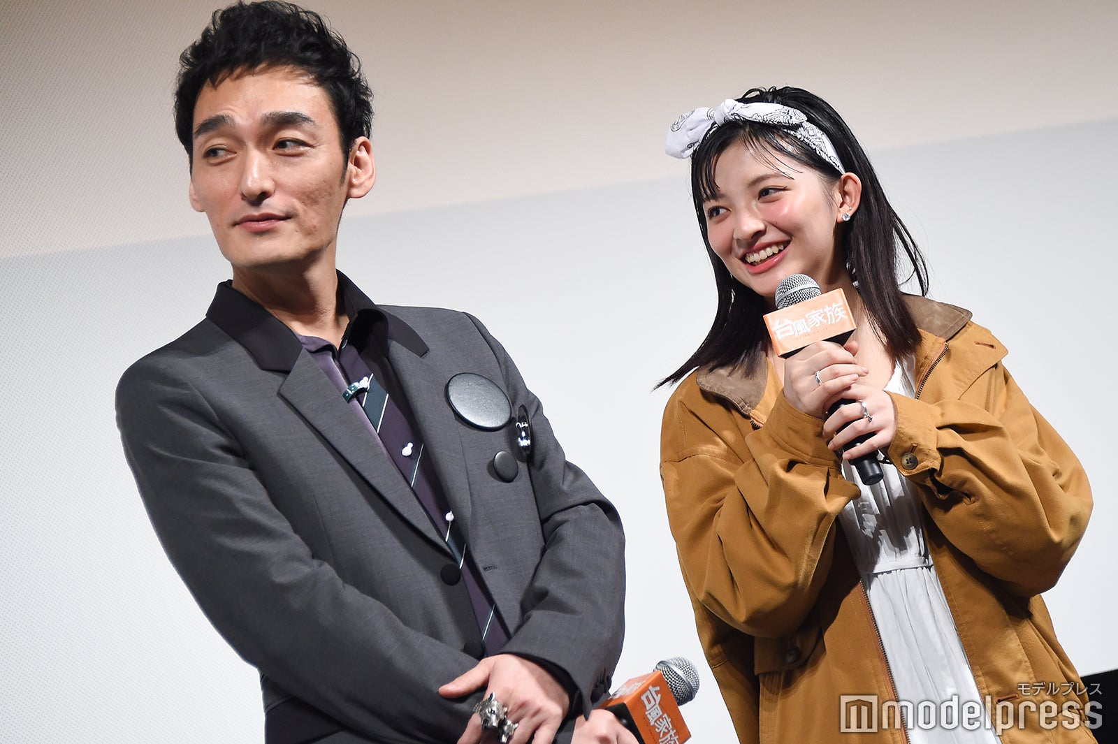 草なぎ剛、甲田まひる （C）モデルプレス