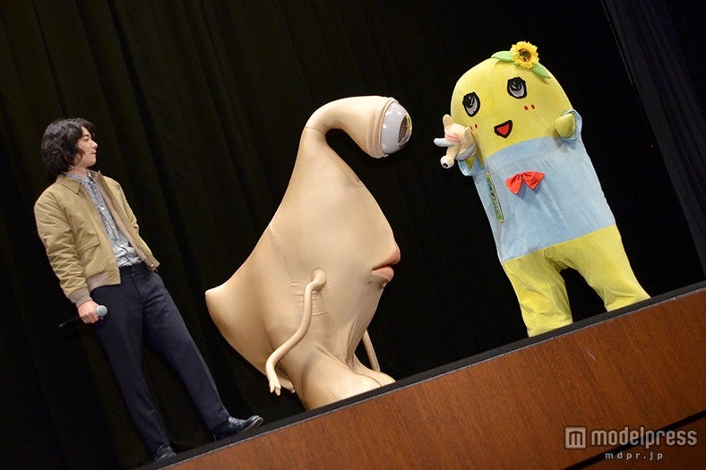 ミギーとふなっしーの絡みに、会場は歓声