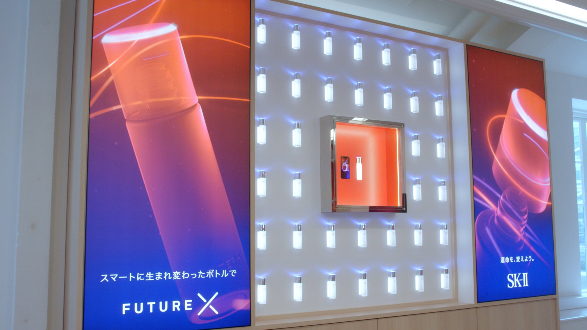 「フェイシャル トリートメント エッセンス スマートボトル」が世界初の展示