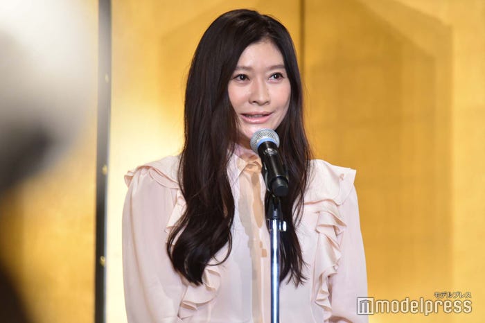 篠原涼子(C)モデルプレス