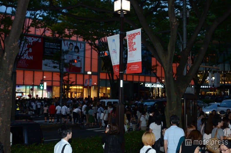 「FASHION’S NIGHT OUT 2012」開催で表参道はお祭り騒ぎに