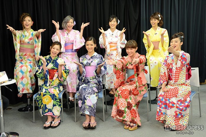 夏祭りを満喫したFlower(前列左より)中島美央、藤井萩花、鷲尾伶菜、重留真波(後列左より)武藤千春、市來杏香、坂東希、佐藤晴美/番組収録時